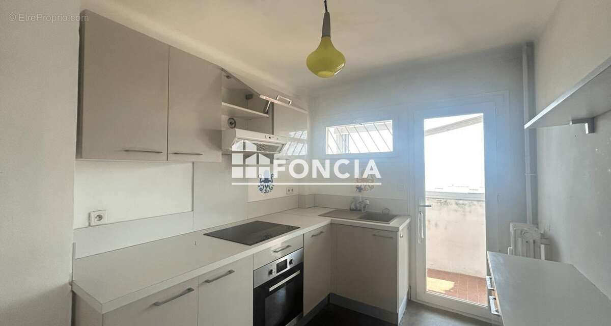 Mourillon port saint louis. tres bel appartement t3 vue mer. grand balcon. garage en sus - photo 4
