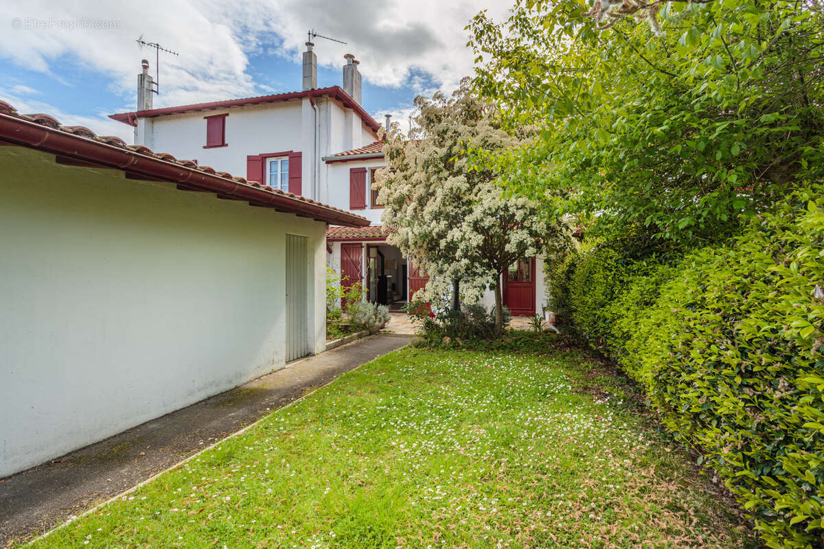 Maison mitoyenne T4 avec jardin et garage - photo 9