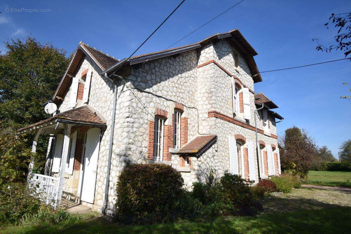 Maison à COSNE-COURS-SUR-LOIRE