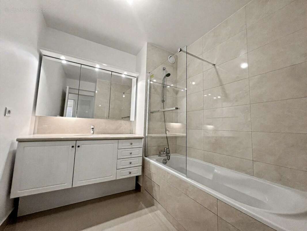 Photo 9 - Appartement à COURBEVOIE