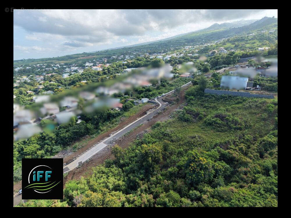 Terrain à SAINT-LEU