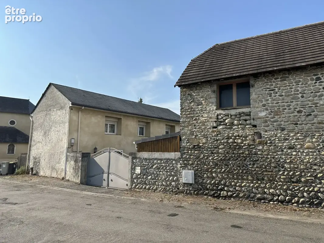 Au centre du village d'Escout - photo 2