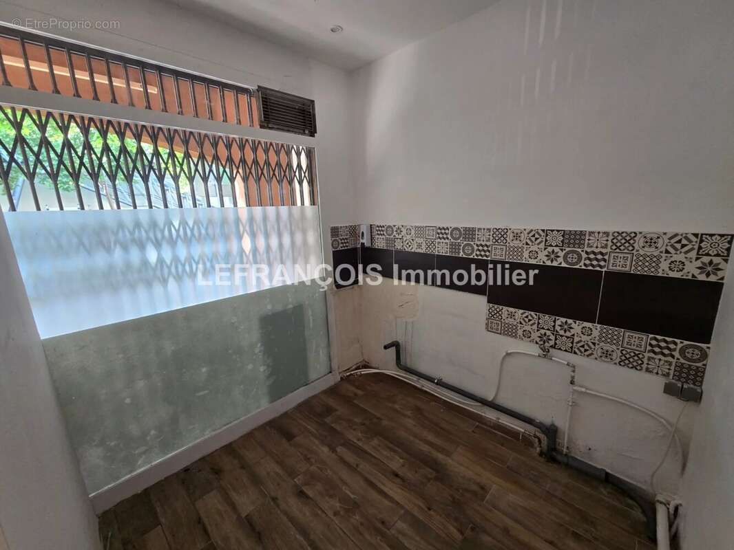 Commerce à MOUANS-SARTOUX