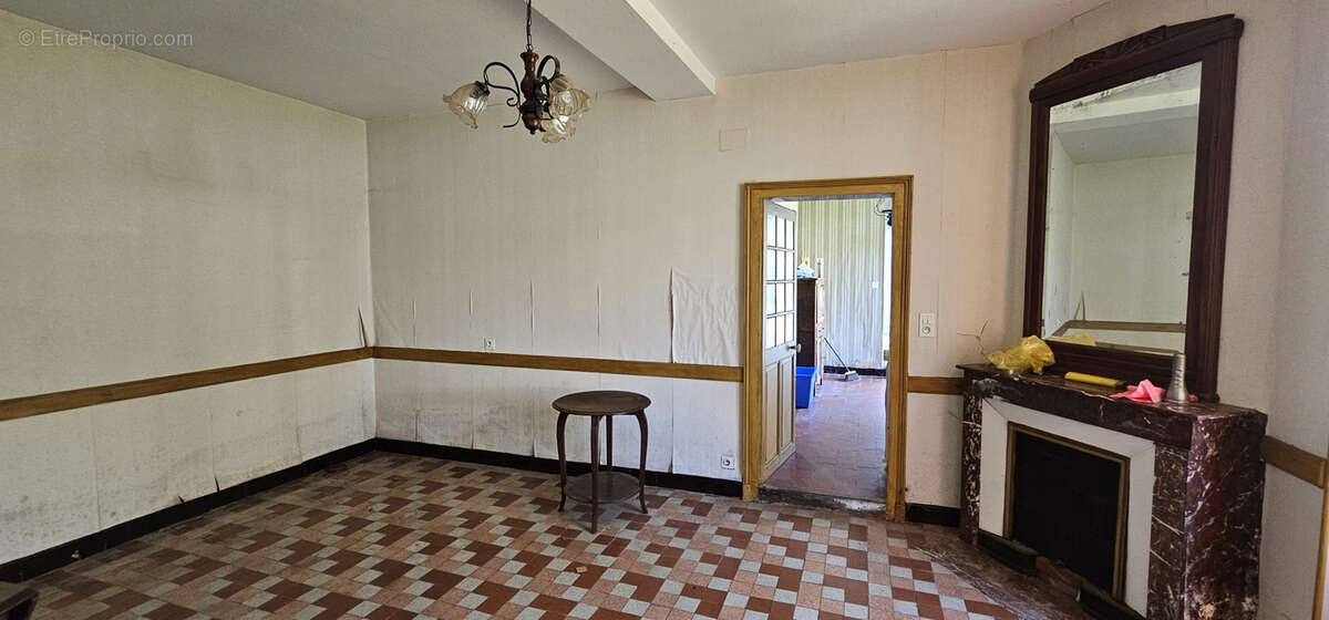 Maison à COURCELLES