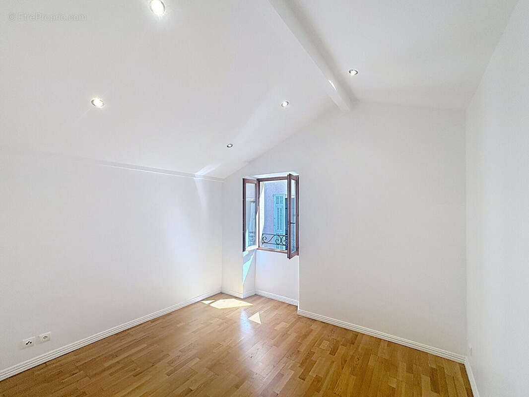 Appartement à ROQUEBRUNE-CAP-MARTIN