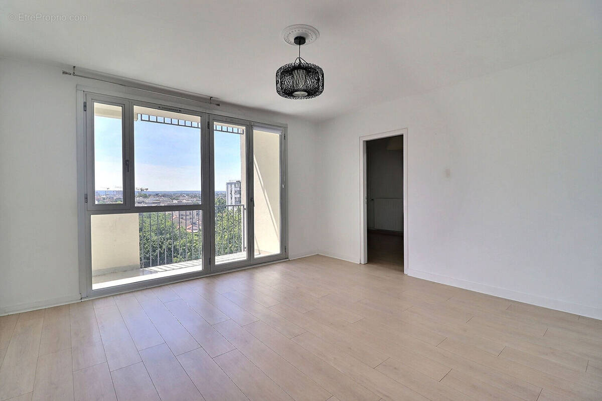Appartement à COLOMBES