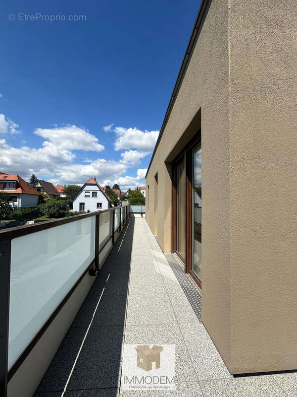 Superbe attique neuf 4 pièces de 90 m2 avec terrasse de 37 m2   Vue dégagée   Proche Strasbourg - photo 3