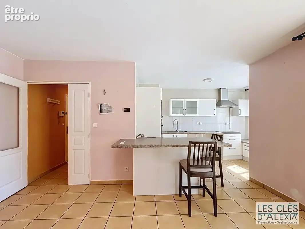 VAULX-EN-VELIN – T4 de 89,33 m² avec terrasse, jardin privatif et garage double en sus - photo 7