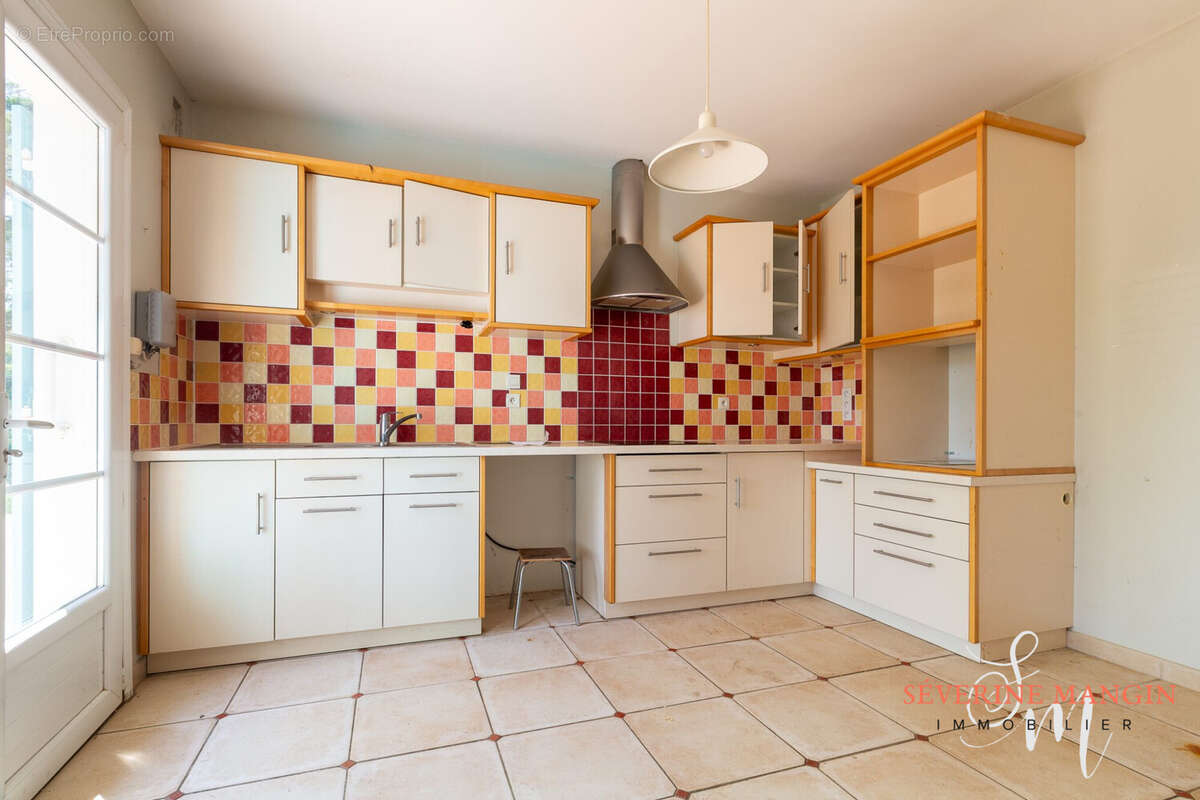 Maison 225 m² à Genissieux  - photo 7