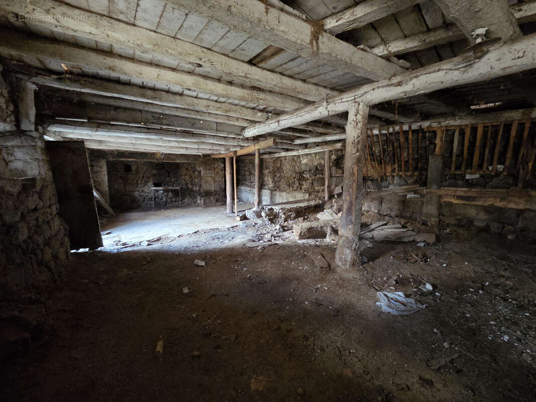 Maison à CHAMBON-LE-CHATEAU