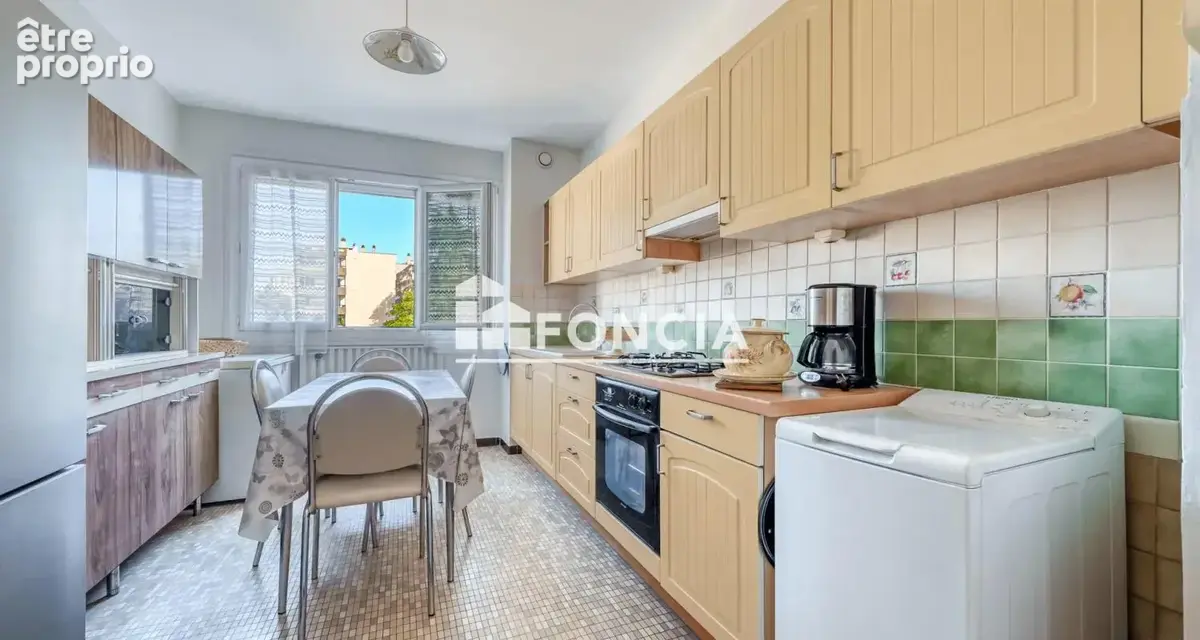Villeurbanne République Gratte-Ciel -  T4 de 105 m² avec balcon et ascenseur - photo 5