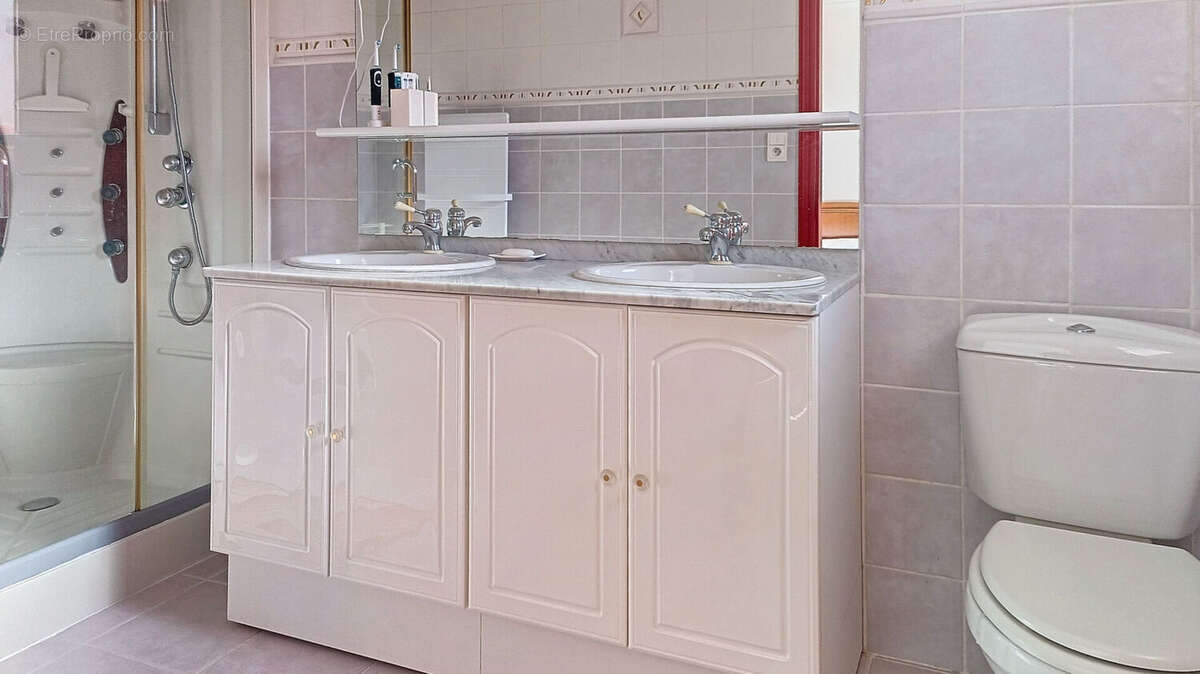 Maison à SAINT-LAURENT-DE-CERDANS