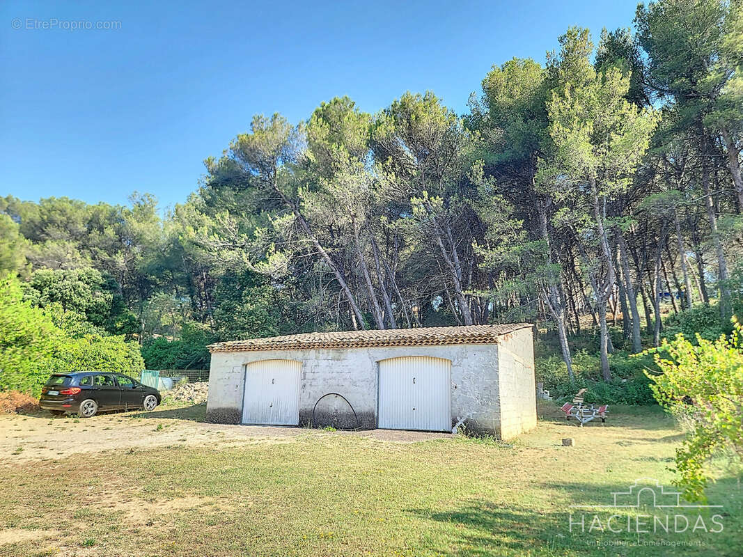 Maison à VENTABREN