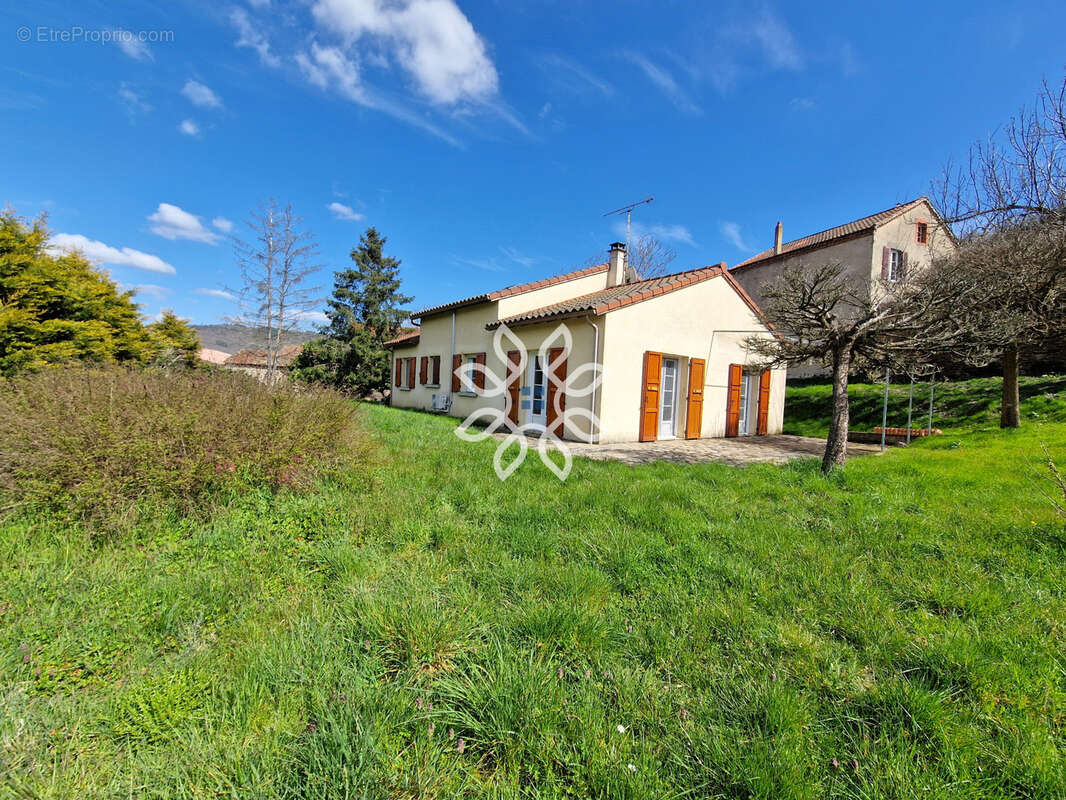 Maison à SAINT-ILPIZE