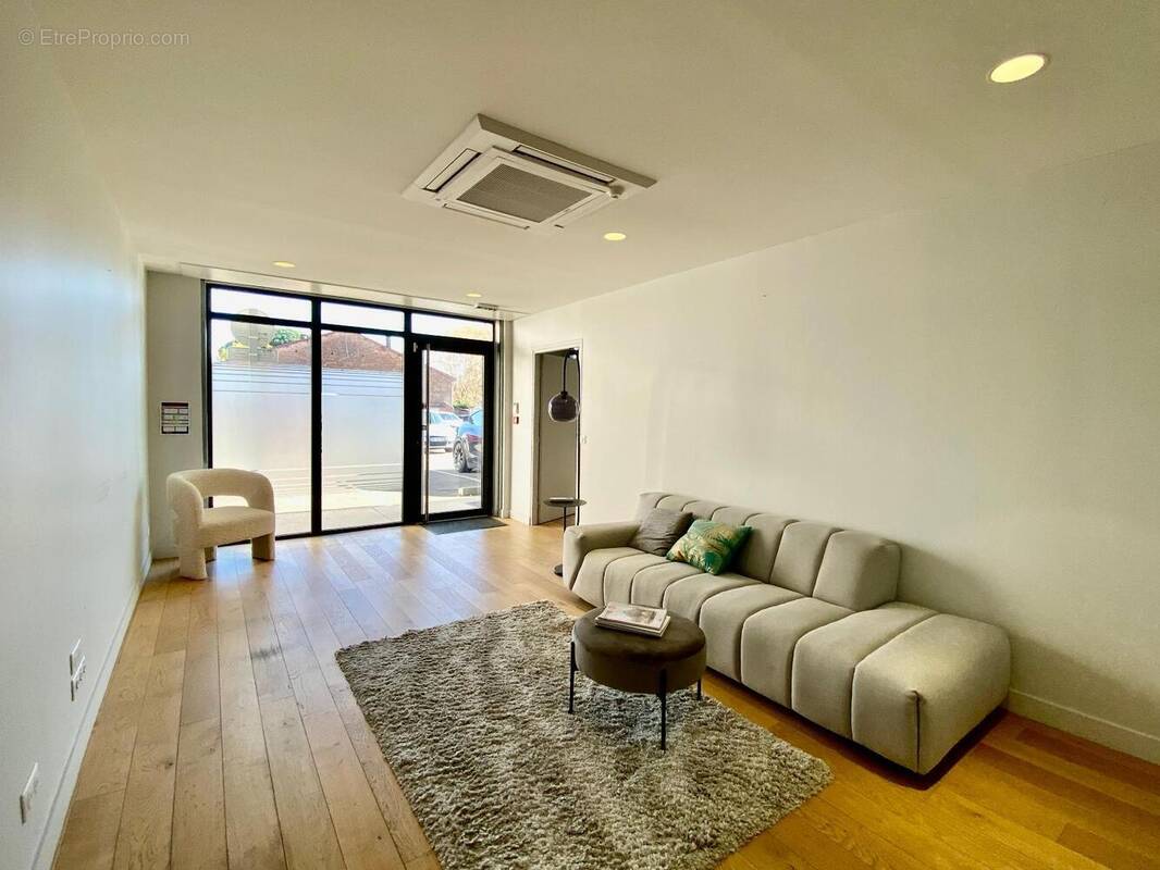   - Commerce à L'UNION