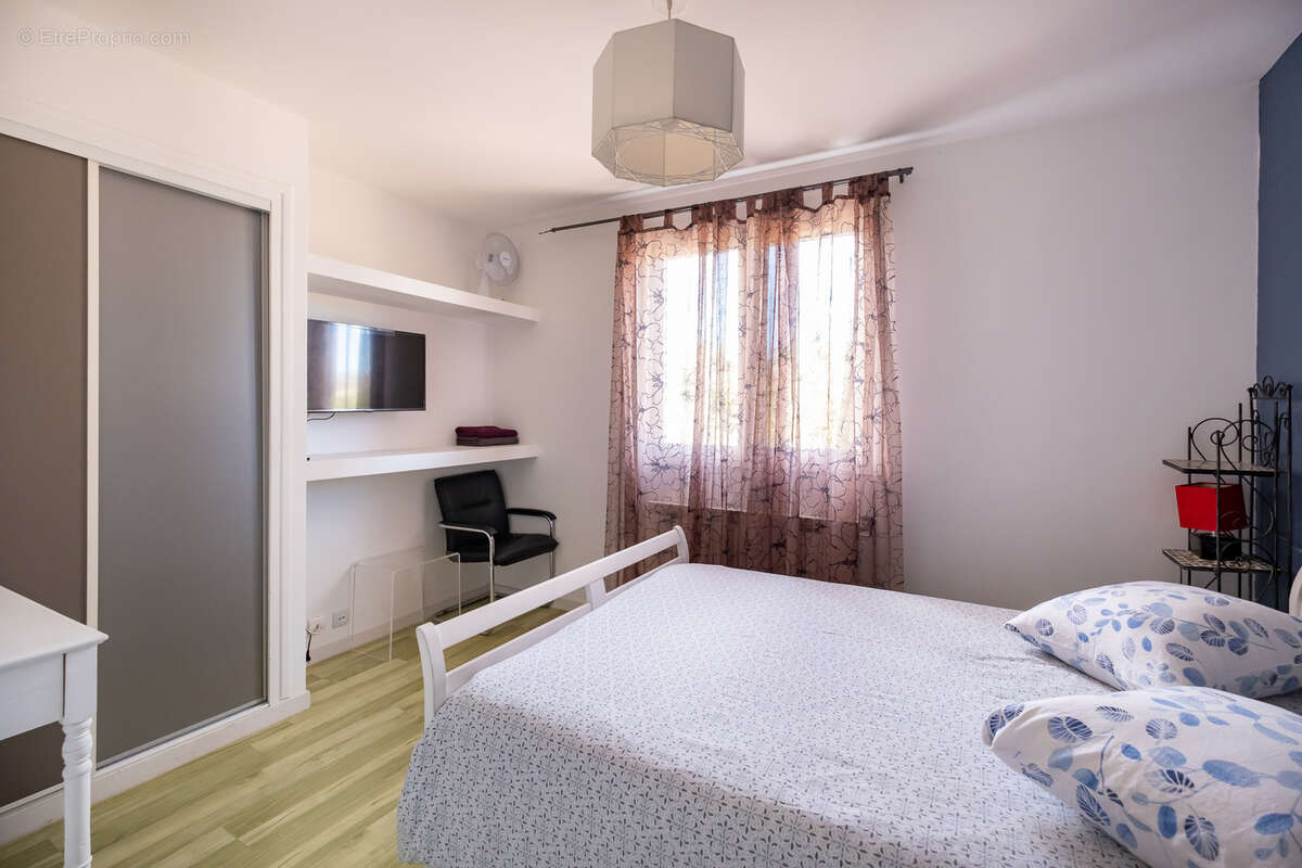 Maison à LA TOUR-DE-SALVAGNY