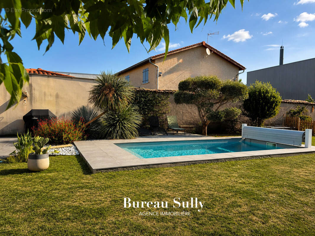 Maison de ville 166 m2  Arnas Villefranche sur Saône centre terrain de 700 m2 piscine, transports, commodités. - photo 3