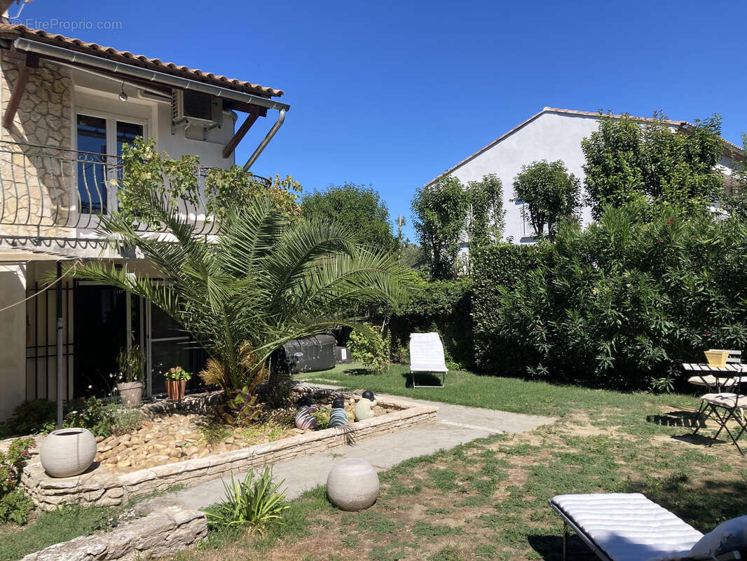 Appartement à L'ISLE-SUR-LA-SORGUE