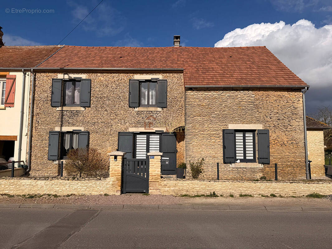 Maison à ARGENCES