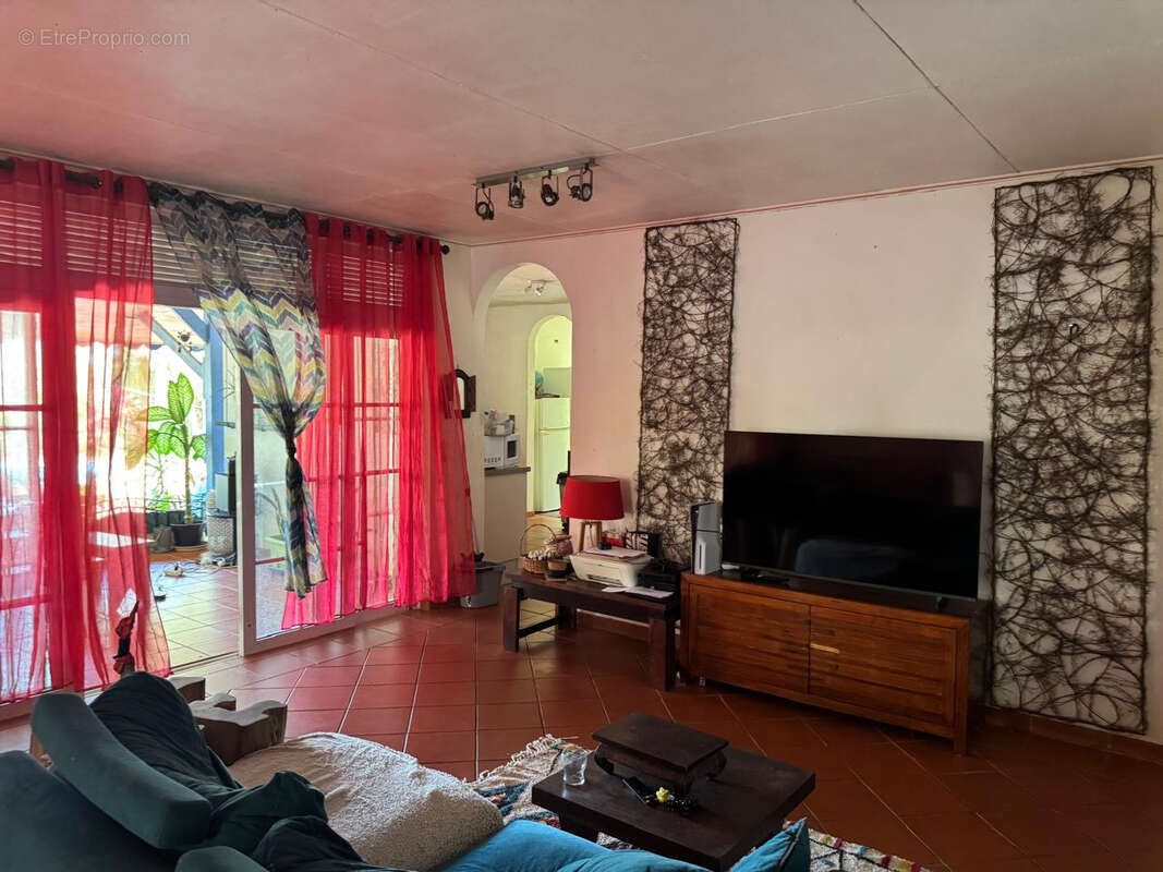 Maison à REMIRE-MONTJOLY