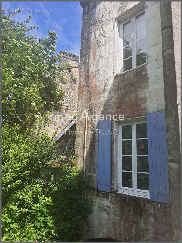 Maison à SAINT-JEAN-D'ANGELY
