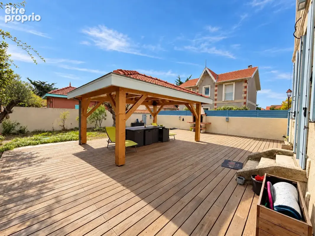 Soulac-sur-mer, villa de 200 m2 en première ligne - photo 2
