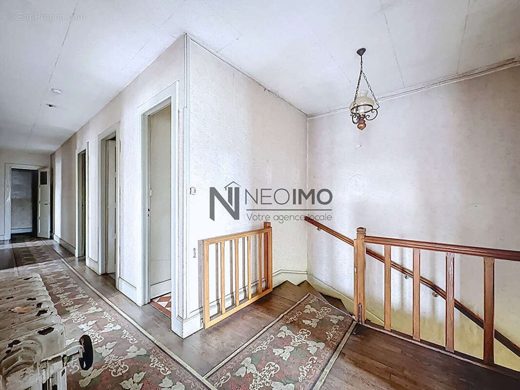 Maison à NEUFCHATEAU