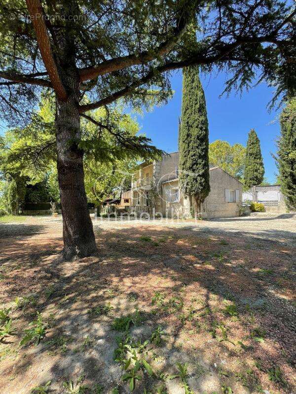 Maison à L'ISLE-SUR-LA-SORGUE