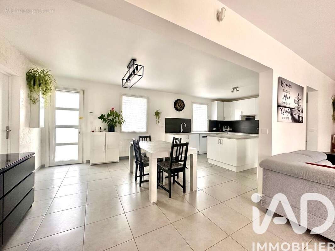 Photo 2 - Maison à LA VILLE-DU-BOIS