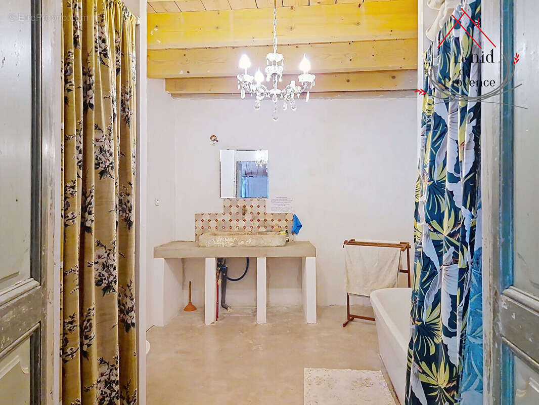 Maison à SAINTE-CECILE-LES-VIGNES