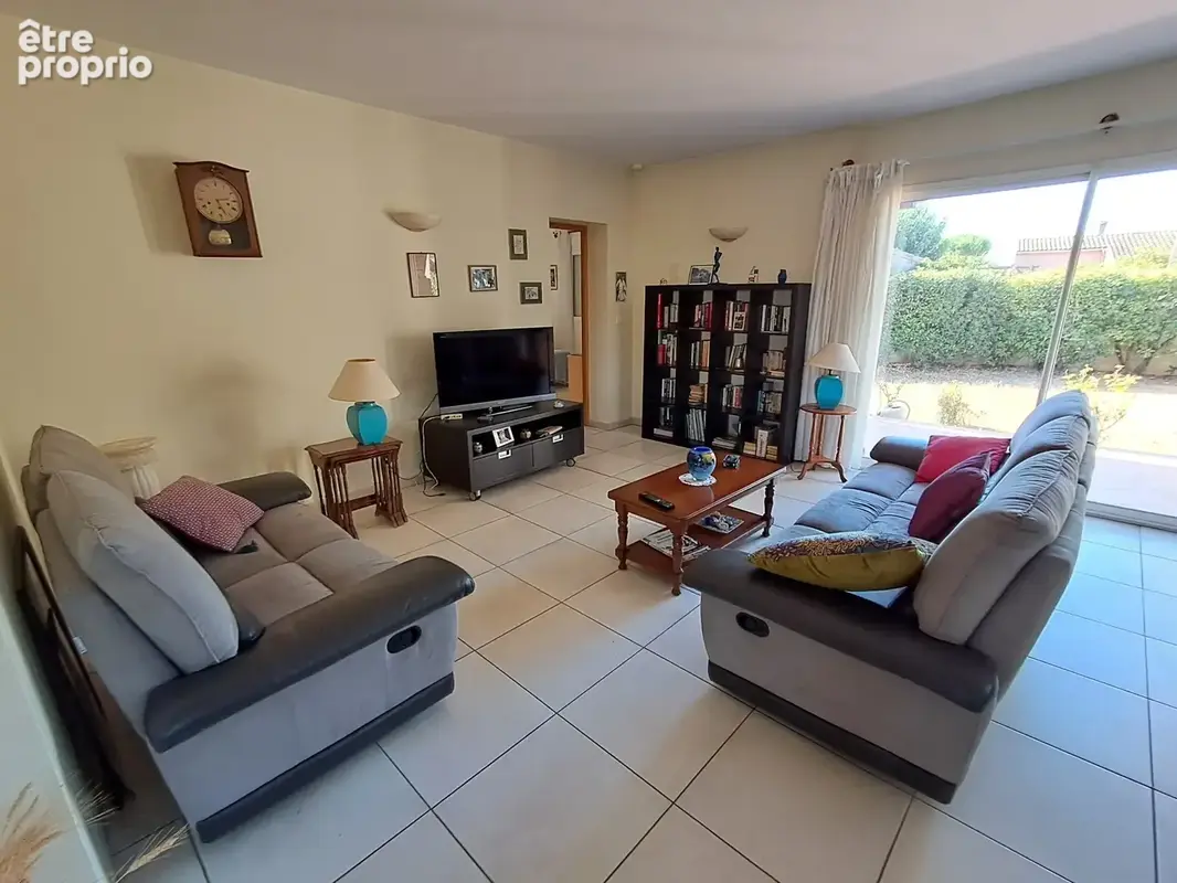 Villemoustaussou – élégante maison familiale avec jardin, terrasse et garage - photo 8