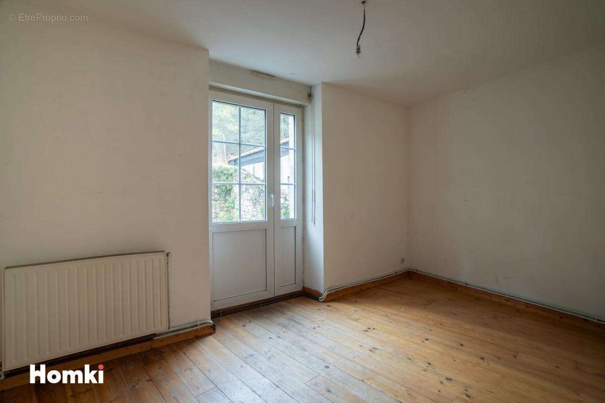 Appartement à LA SEAUVE-SUR-SEMENE