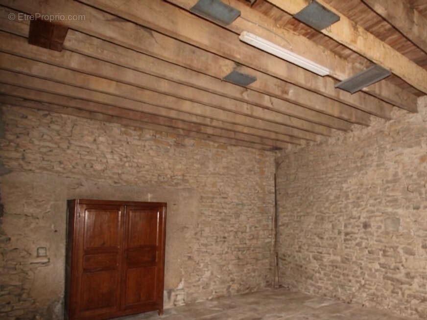 OINGT Maison en pierres de 166 m² + jardin attenant et vue - photo 13