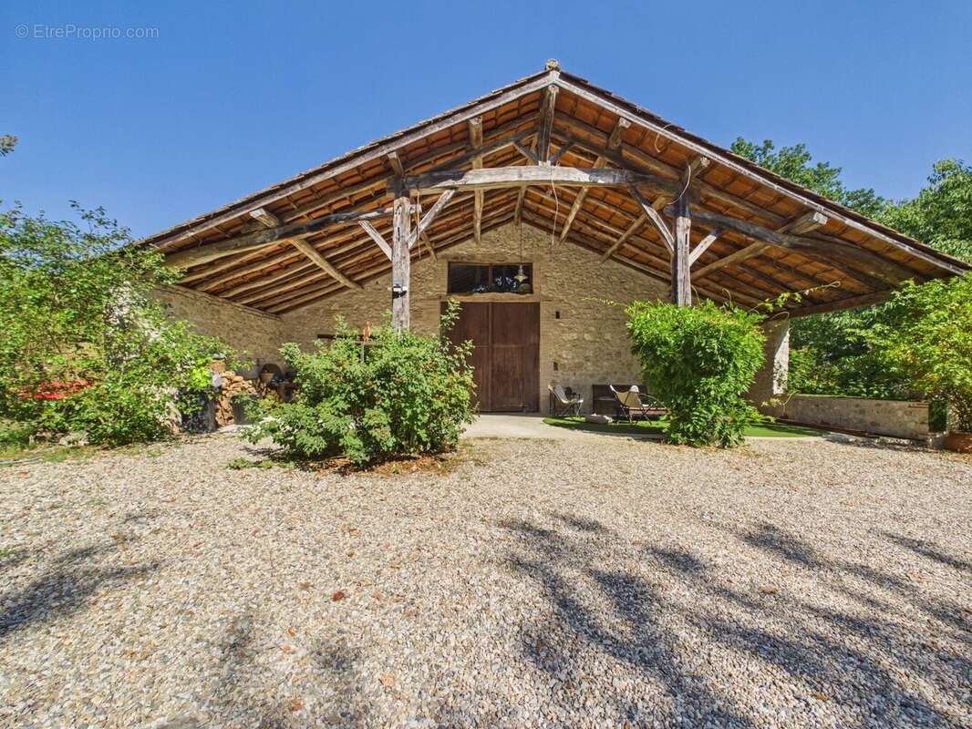 Belle propriété avec piscine et grange aménagée - photo 14