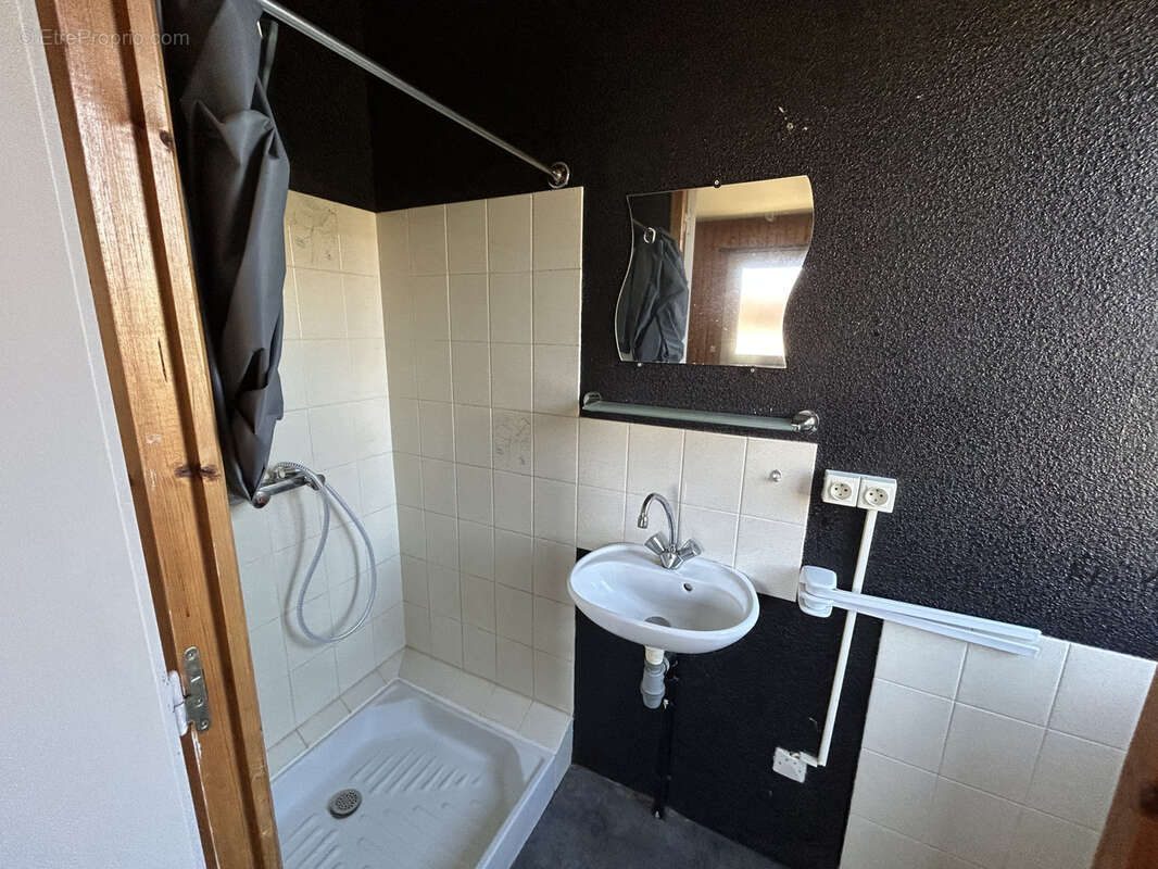 Appartement à MONTAIGNAC-SAINT-HIPPOLYTE