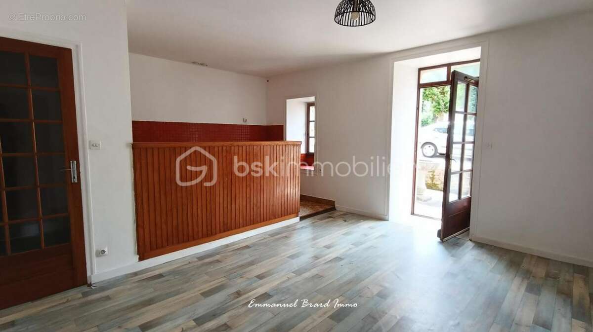 À vendre – immeuble de 4 logements au cœur de la cité médiévale de lusignan - photo 11
