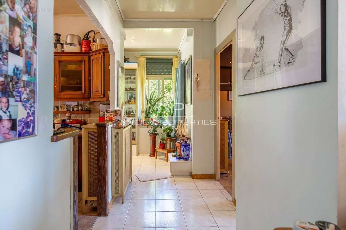 Beaulieu-sur-mer, bel appartement en dernier étage à rénover. - photo 5