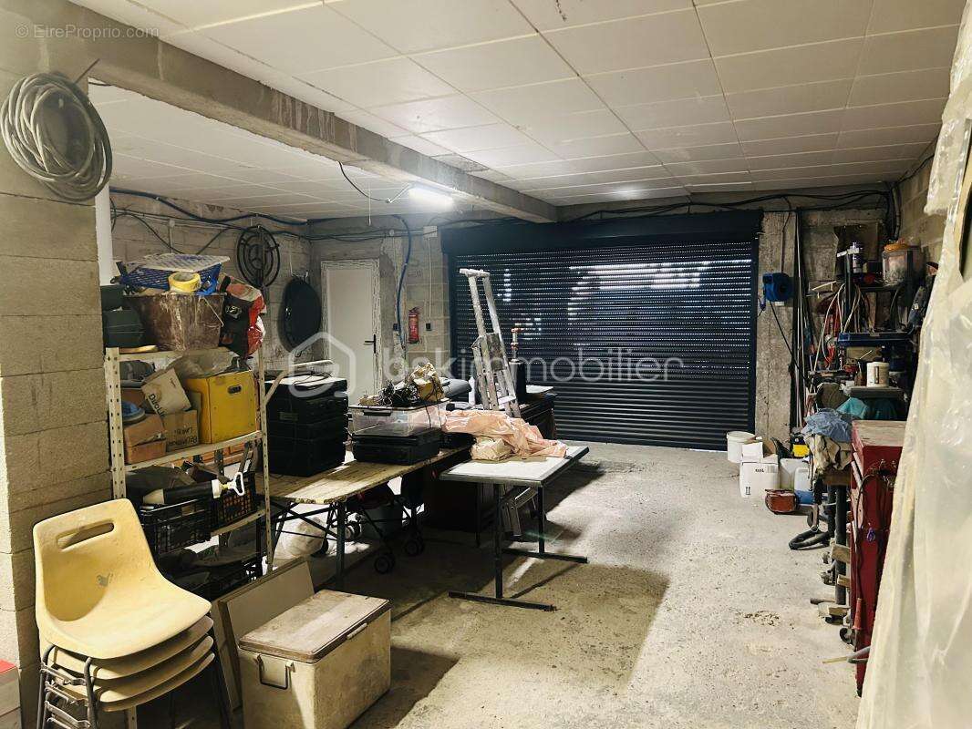 Grand ensemble immobilier de 367 m² avec terrain & Parking - photo 8