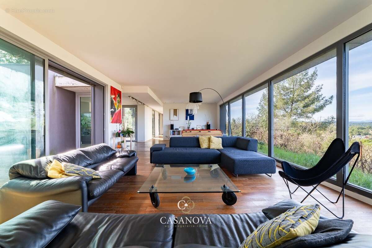 Villa contemporaine de plain-pied avec piscine et grand terrain à Castelnau-le-Lez - photo 9