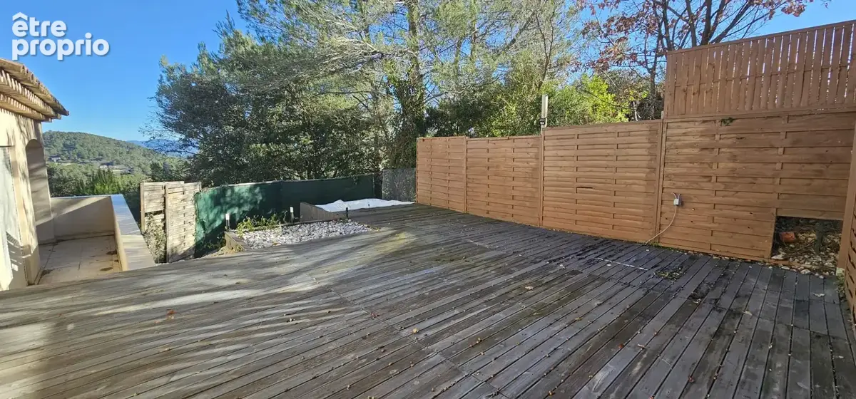 Le Luc - Maison 150 m² avec 2 espaces de vie, 4 chambres, terrasses et garage - photo 13