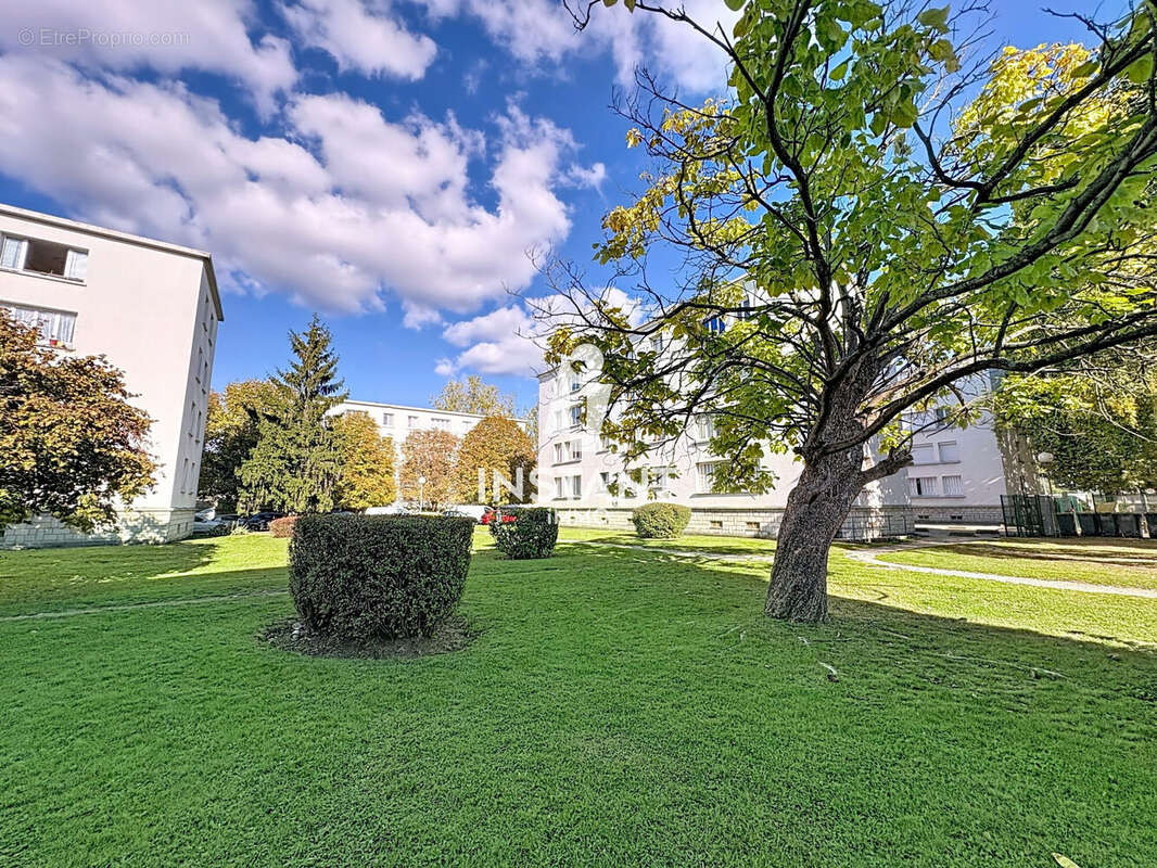 Appartement à LE BLANC-MESNIL