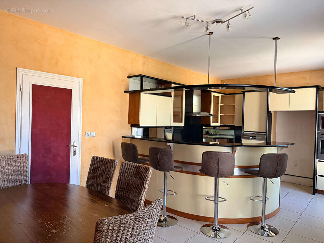 Grande maison à Varennes Vauzelles de 332 m2 hab avec train de 1756 m² et piscine - photo 3