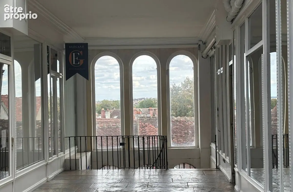 Auxerre centre ville - local commercial vendu occupe - 220m² - reserves 100m² - photo 3