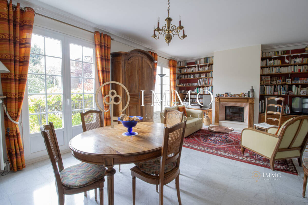 Maison à L'HAY-LES-ROSES