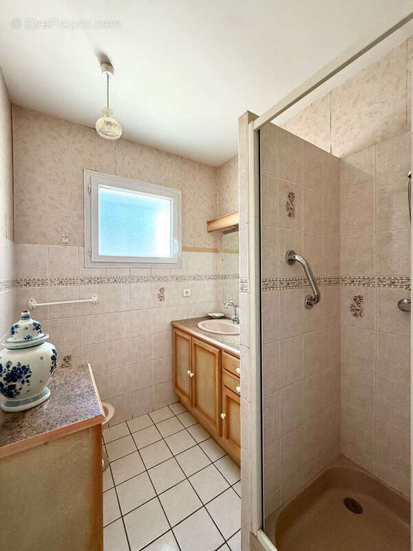 Malemort, maison 5 pièces 3 chambres 105m2 avec distribution de plain-pied sur 562m2 de terrain ! - photo 13