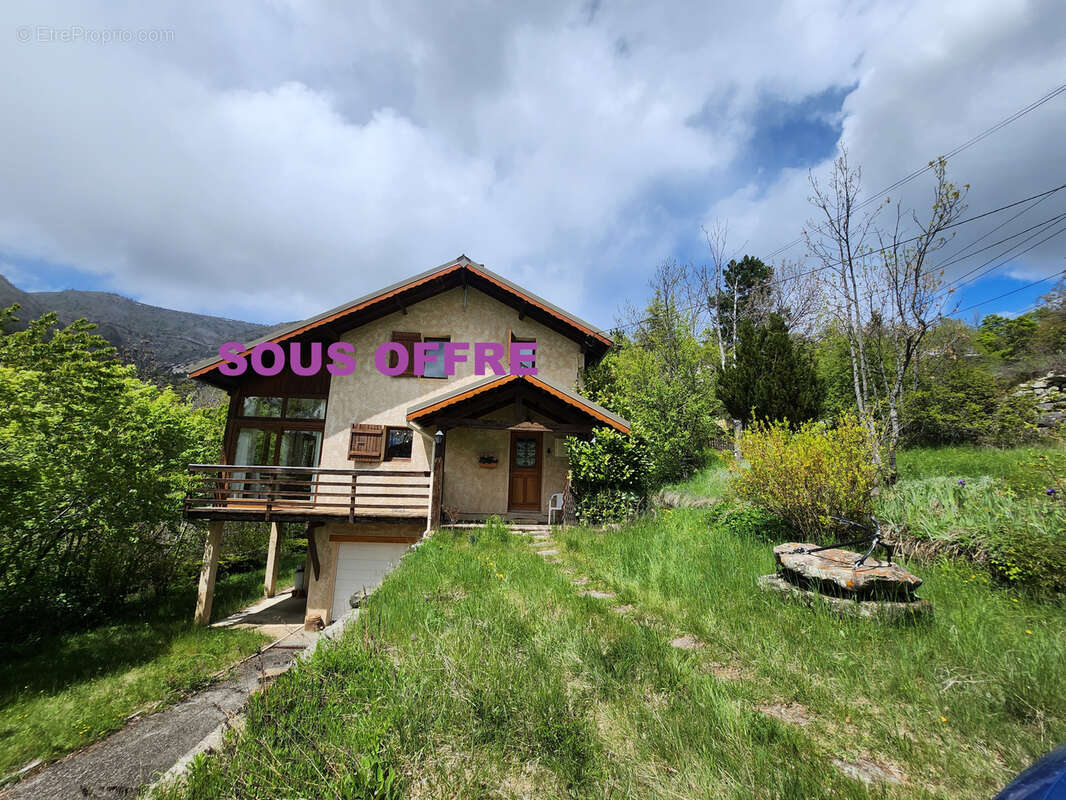 Maison à BEAUVEZER