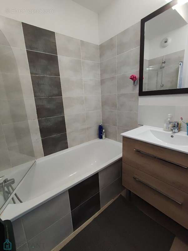 Exclusivite - t2 d'env. 31 m² meublé pour 4 couchages avec terrasse et parking. - photo 6