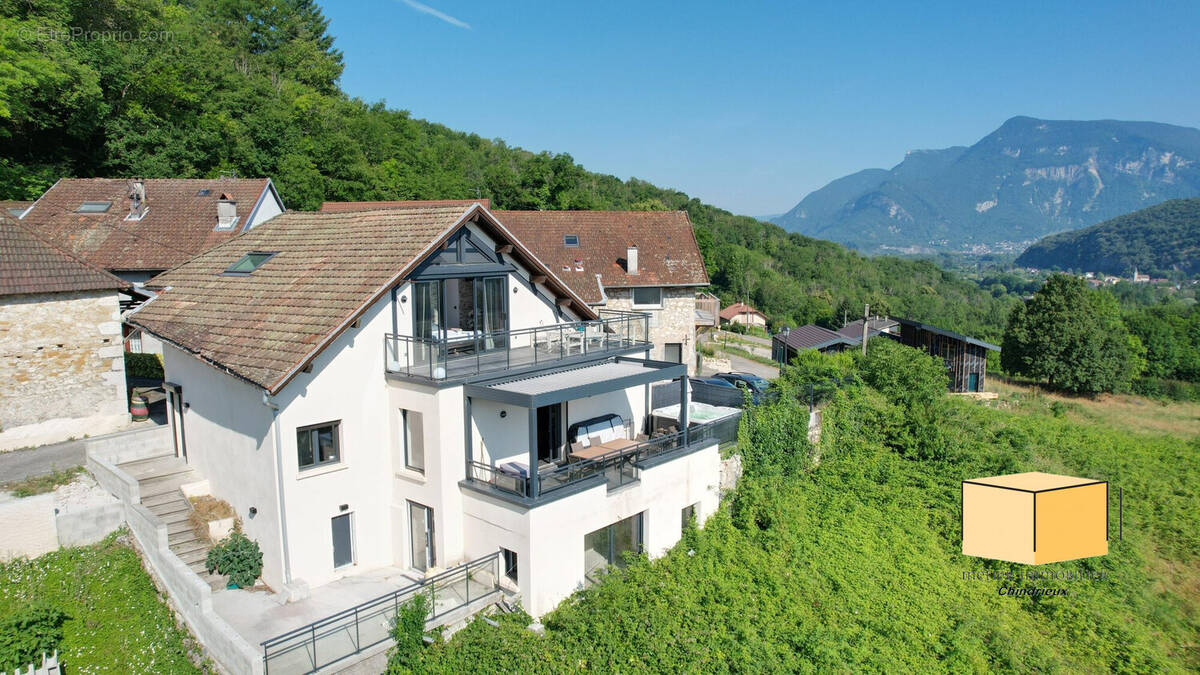 Maison à CONJUX
