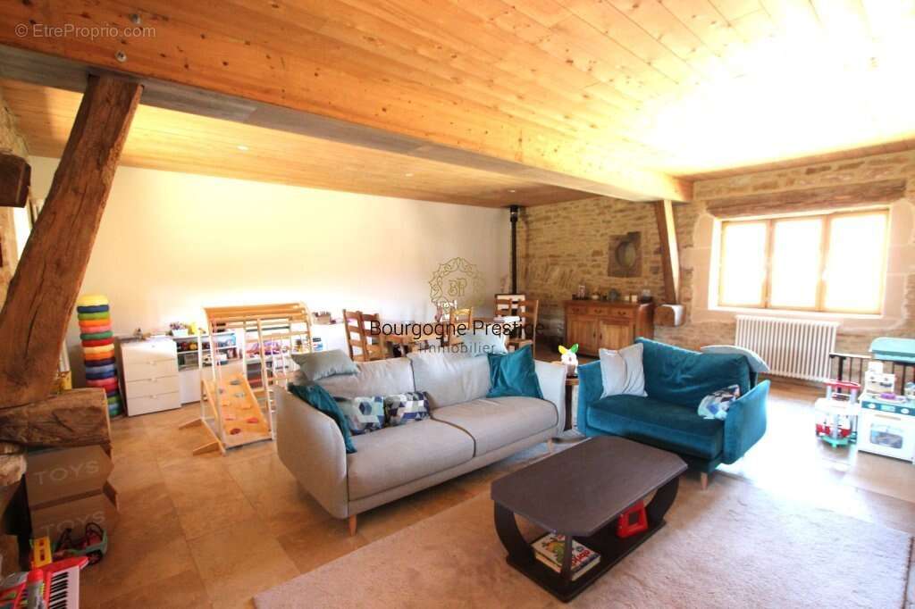 Jolie longere en pierre de 162 m² avec dependances sur un terrain de 1375 m² - photo 6