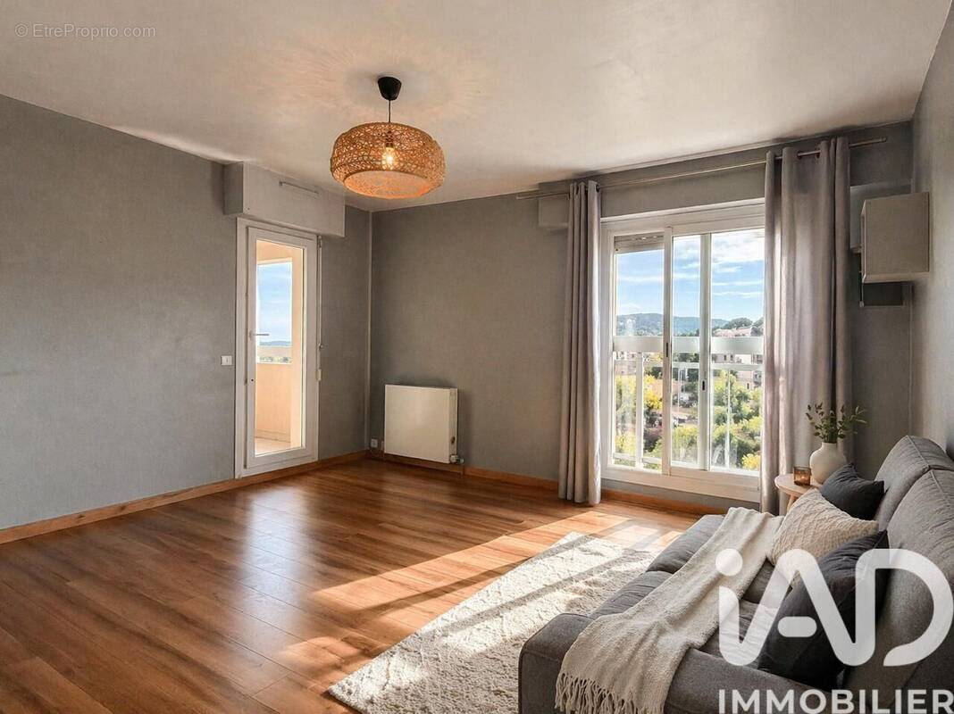 Photo 1 - Appartement à HYERES
